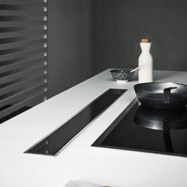 SW24_Downdraft_Schwarz_120cm_Detail2